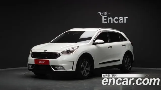 KIA NIRO 2018 — 161 234 км, белый, Корея — под ключ — фото 1