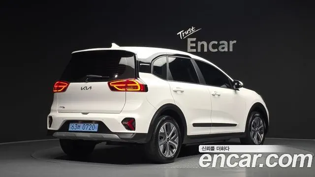 KIA NIRO PLUS 2023 — 77 352 км, белый, Корея — под ключ — фото 2