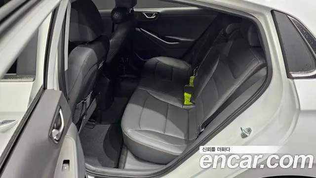 HYUNDAI IONIQ ELECTRIC 2017 — 125 082 км, белый, Корея — под ключ — фото 12