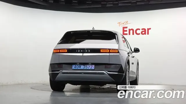HYUNDAI IONIQ 5 2023 — 82 597 км, серебристо-серый, Корея — под ключ — фото 4