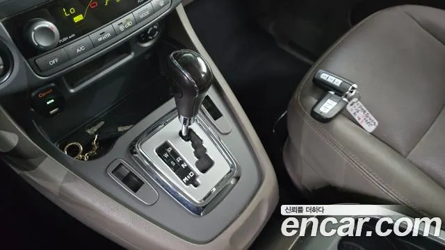 KGM KORANDO TURISMO 2016 — 158 349 км, серебристо-серый, Корея — под ключ — фото 9