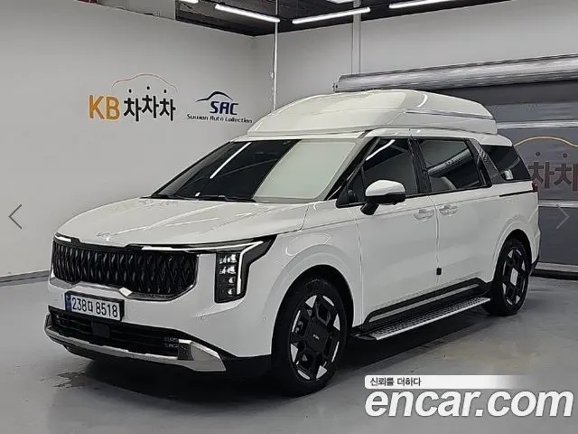 KIA CARNIVAL 2025 — 19 560 км, белый, Корея — под ключ — фото 1