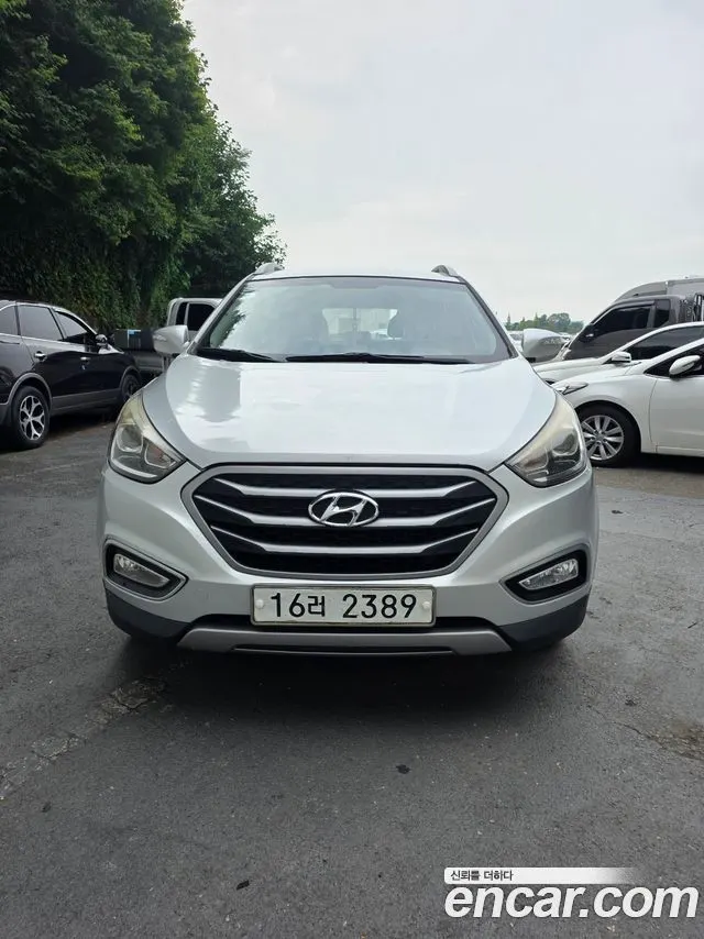 HYUNDAI TUCSON 2014 — 295 365 км, серебристый, Корея — под ключ — фото 1