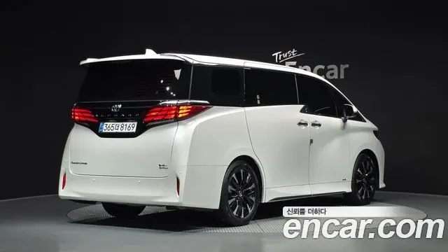 TOYOTA ALPHARD 2025 — 7 919 км, белый, Корея — под ключ — фото 2