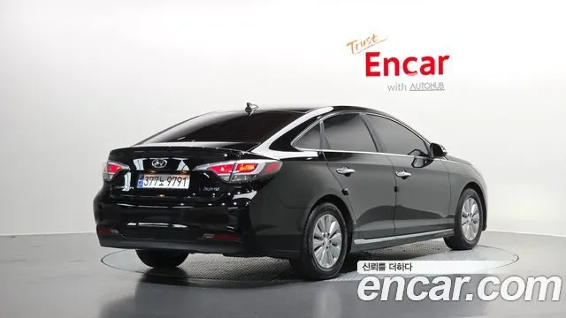 HYUNDAI SONATA HYBRID 2016 — 209 724 км, чёрный, Корея — под ключ — фото 2