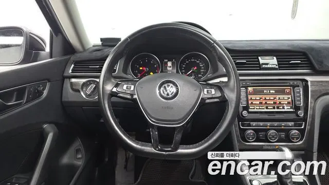 VOLKSWAGEN PASSAT 2018 — 86 027 км, чёрный, Корея — под ключ — фото 12