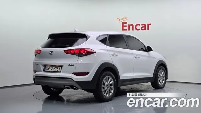 HYUNDAI TUCSON 2018 — 101 073 км, белый, Корея — под ключ — фото 2