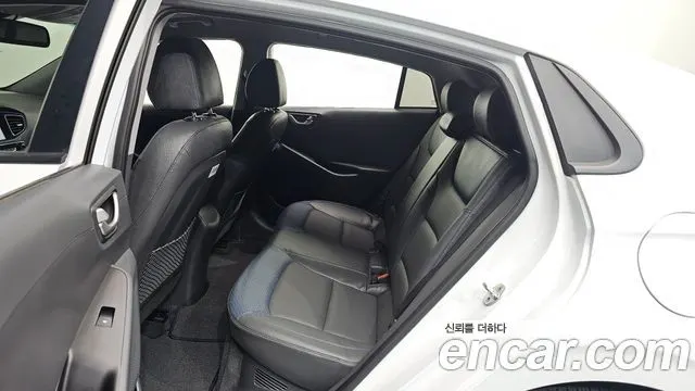HYUNDAI IONIQ HYBRID 2017 — 98 534 км, белый, Корея — под ключ — фото 11