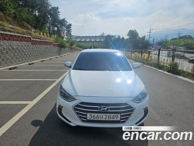 HYUNDAI AVANTE 2018 — 99 070 км, белый, Корея — под ключ — фото 1