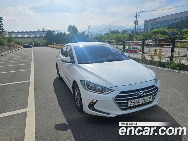 HYUNDAI AVANTE 2018 — 99 070 км, белый, Корея — под ключ — фото 2