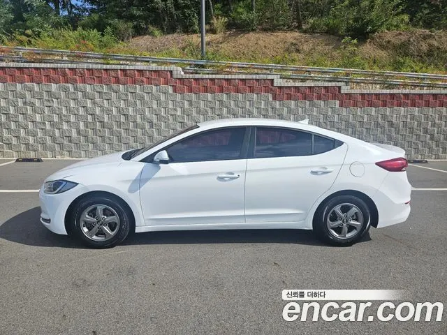 HYUNDAI AVANTE 2018 — 99 070 км, белый, Корея — под ключ — фото 4