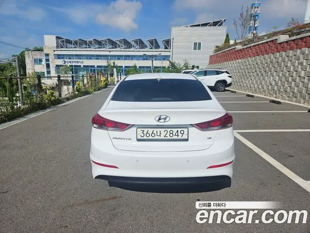 HYUNDAI AVANTE 2018 — 99 070 км, белый, Корея — под ключ — фото 5