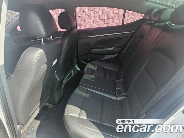 HYUNDAI AVANTE 2018 — 99 070 км, белый, Корея — под ключ — фото 10