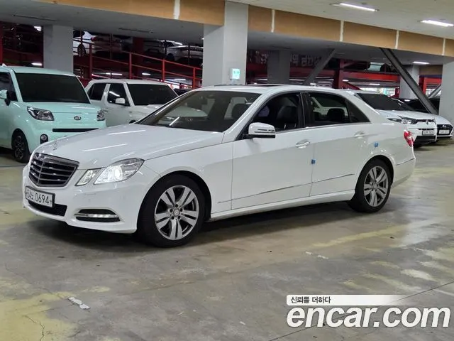 MERCEDES-BENZ E-CLASS W212 2013 — 121 404 км, белый, Корея — под ключ — фото 1