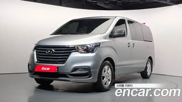 HYUNDAI GRAND STAREX 2018 — 202 437 км, серебристо-серый, Корея — под ключ — фото 1