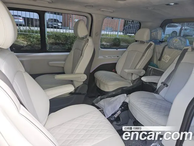 HYUNDAI STARIA 2024 — 30 667 км, белый, Корея — под ключ — фото 7