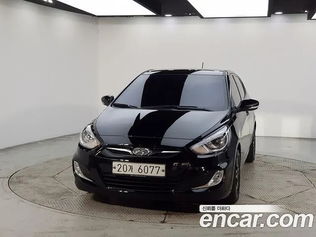 HYUNDAI ACCENT 2015 — 122 000 км, чёрный, Корея — под ключ — фото 2