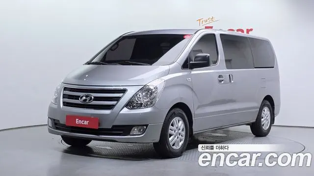 HYUNDAI GRAND STAREX 2017 — 158 032 км, серебристо-серый, Корея — под ключ — фото 1