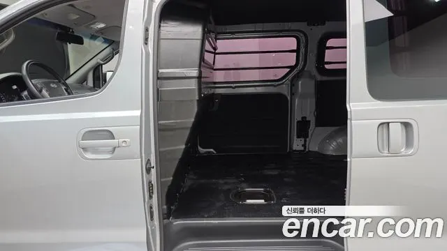 HYUNDAI GRAND STAREX 2017 — 158 032 км, серебристо-серый, Корея — под ключ — фото 12