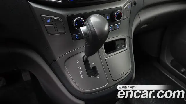 HYUNDAI GRAND STAREX 2017 — 158 032 км, серебристо-серый, Корея — под ключ — фото 9