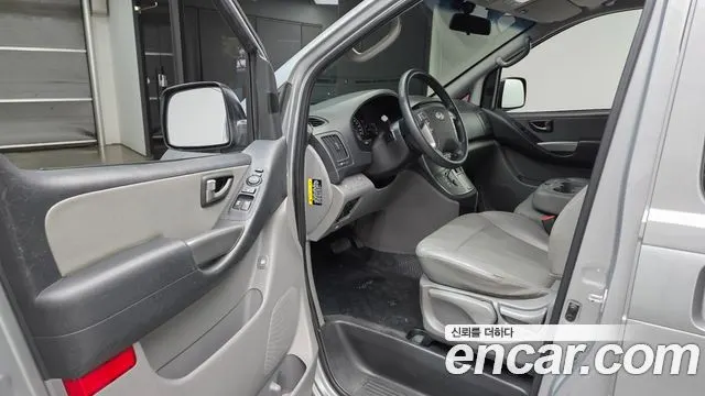 HYUNDAI GRAND STAREX 2017 — 158 032 км, серебристо-серый, Корея — под ключ — фото 10
