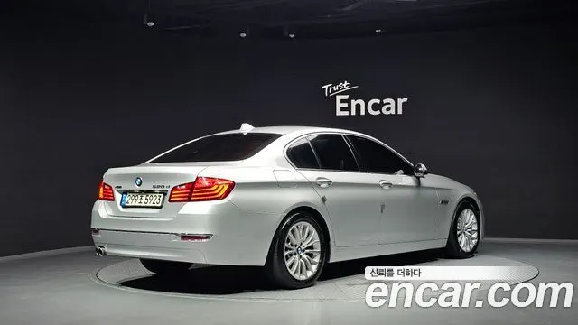 BMW 5 SERIES 2014 — 166 986 км, серебристо-серый, Корея — под ключ — фото 2