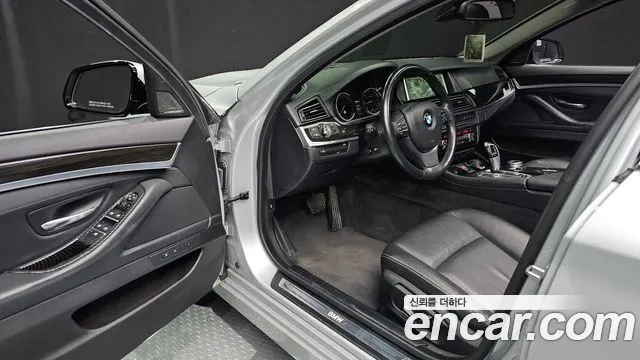 BMW 5 SERIES 2014 — 166 986 км, серебристо-серый, Корея — под ключ — фото 11