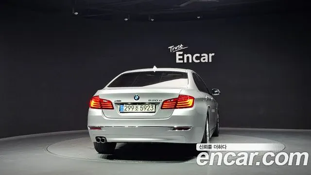 BMW 5 SERIES 2014 — 166 986 км, серебристо-серый, Корея — под ключ — фото 4