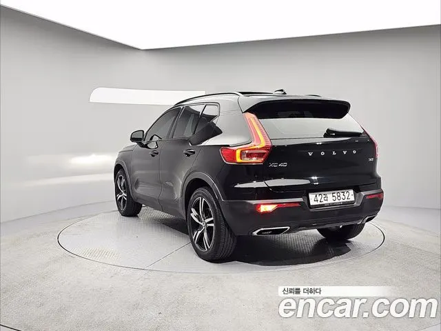 VOLVO XC40 2019 — 88 744 км, чёрный, Корея — под ключ — фото 2