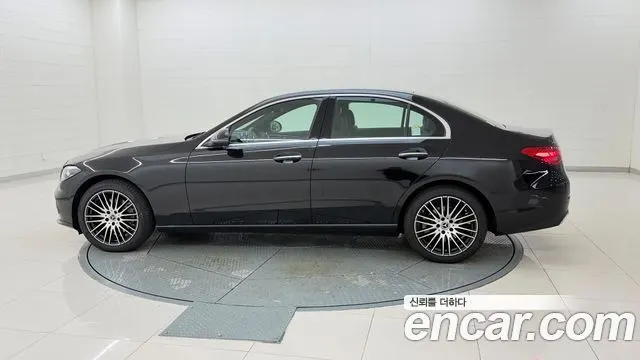 MERCEDES-BENZ C-CLASS W206 2025 — 2 936 км, чёрный, Корея — под ключ — фото 2