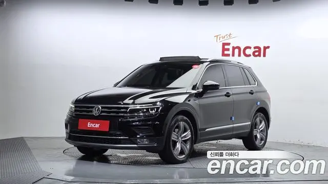 VOLKSWAGEN TIGUAN 2018 — 111 495 км, чёрный, Корея — под ключ — фото 1