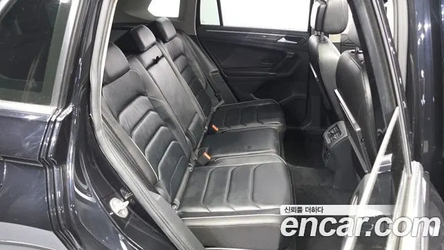 VOLKSWAGEN TIGUAN 2018 — 111 495 км, чёрный, Корея — под ключ — фото 12