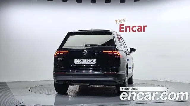 VOLKSWAGEN TIGUAN 2018 — 111 495 км, чёрный, Корея — под ключ — фото 4
