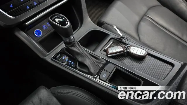 HYUNDAI SONATA 2017 — 162 602 км, серебристо-серый, Корея — под ключ — фото 9