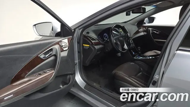 HYUNDAI GRANDEUR 2015 — 72 587 км, светло-серебристый, Корея — под ключ — фото 10