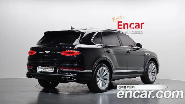 BENTLEY BENTAYGA 2023