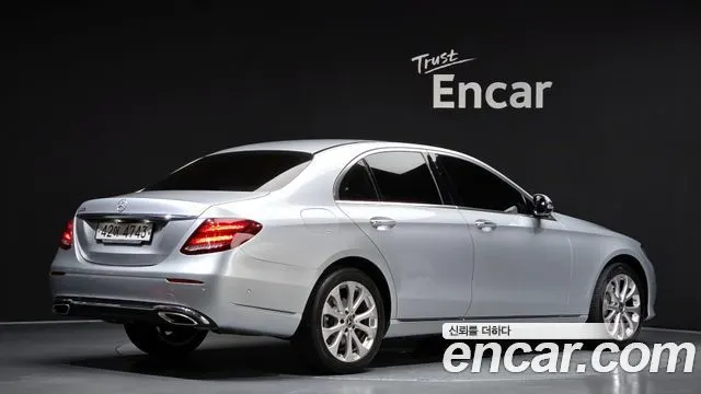 MERCEDES-BENZ E-CLASS W213 2018 — 79 119 км, серебристый, Корея — под ключ — фото 2