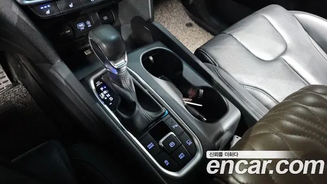 HYUNDAI SANTA FE 2019 — 71 923 км, серебристо-серый, Корея — под ключ — фото 9