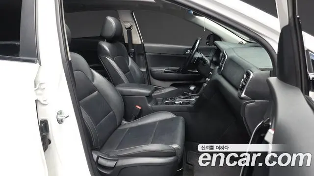 KIA SPORTAGE 2017 — 207 338 км, белый, Корея — под ключ — фото 11