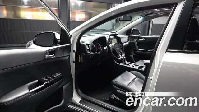 KIA SPORTAGE 2017 — 207 338 км, белый, Корея — под ключ — фото 10