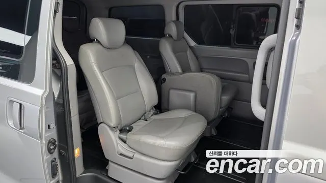 HYUNDAI GRAND STAREX 2018 — 91 996 км, серебристый, Корея — под ключ — фото 12