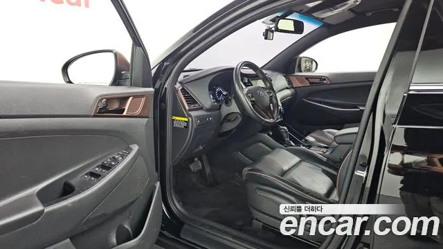 HYUNDAI TUCSON 2017 — 100 149 км, чёрный, Корея — под ключ — фото 10