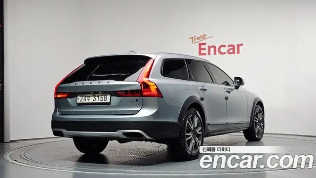 VOLVO V90 CROSS COUNTRY 2018 — 190 705 км, серебристо-серый, Корея — под ключ — фото 2