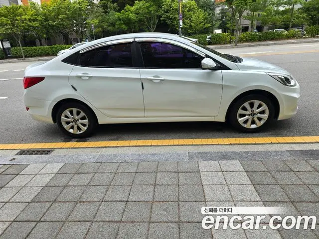 HYUNDAI ACCENT 2015 — 113 043 км, белый, Корея — под ключ — фото 4