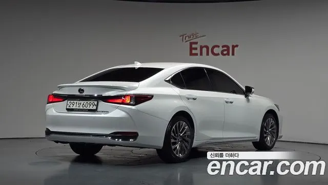 LEXUS ES300H — из Кореи под ключ