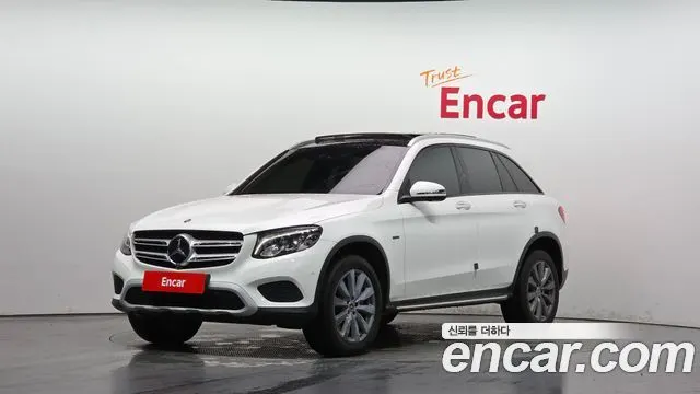MERCEDES-BENZ GLC-CLASS X253 2019 — 132 478 км, белый, Корея — под ключ — фото 1