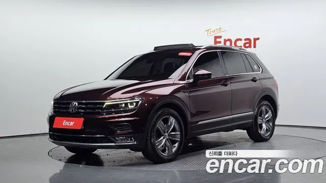 VOLKSWAGEN TIGUAN 2018 — 111 294 км, красный, Корея — под ключ — фото 1