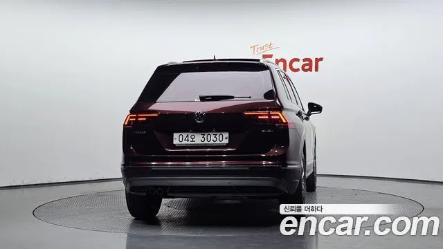 VOLKSWAGEN TIGUAN 2018 — 111 294 км, красный, Корея — под ключ — фото 4
