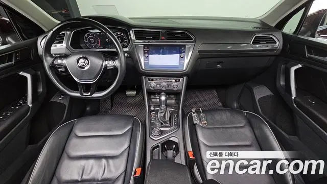 VOLKSWAGEN TIGUAN 2018 — 111 294 км, красный, Корея — под ключ — фото 7