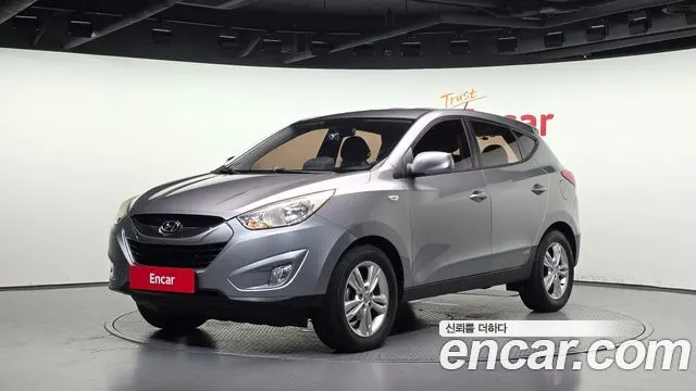 HYUNDAI TUCSON 2011 — 126 484 км, серебристо-серый, Корея — под ключ — фото 1